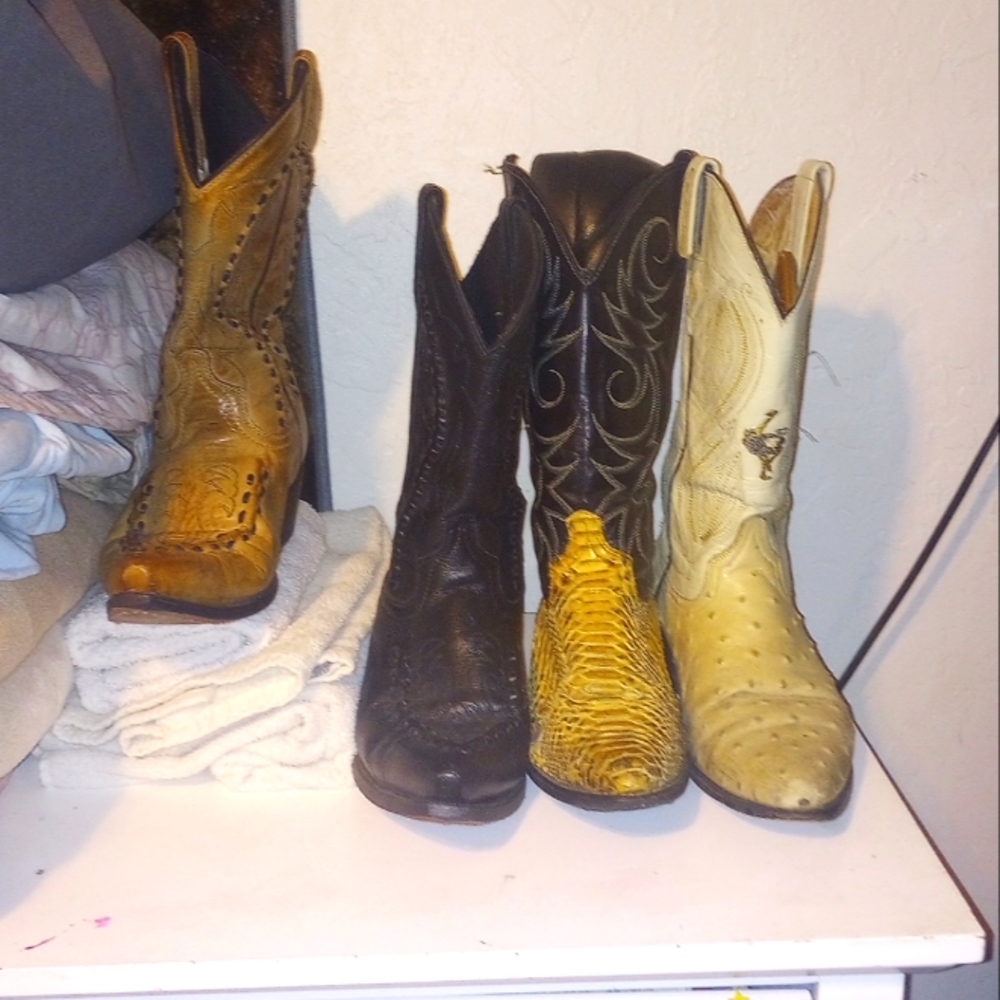 Boots size 9.5.